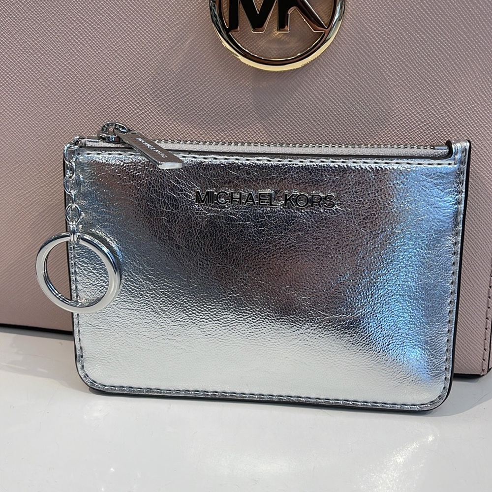 MICHAEL KORS
Jet Set Travel Small Top Zip Coin Pouch With ID
Silver 
NWT - Picture 2 of 16